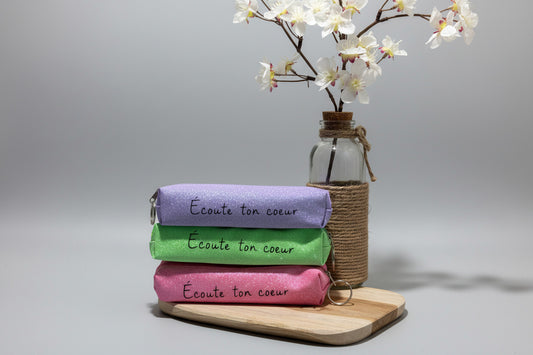 ✨ Trousse "Ecoute ton coeur " à Paillettes – L’Éclat au Bout des Doigts